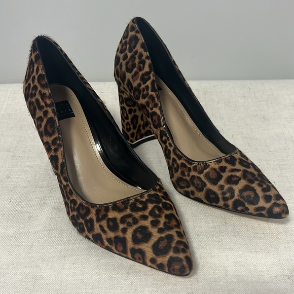 NWOT BHWM Women’s Leopard Print Calf Hair Block Heel Pumps size 6.5 - Picture 4 of 10